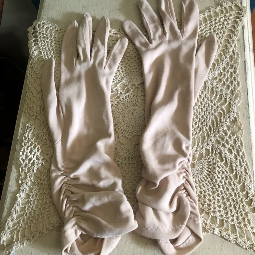 Vintage Nude Gloves